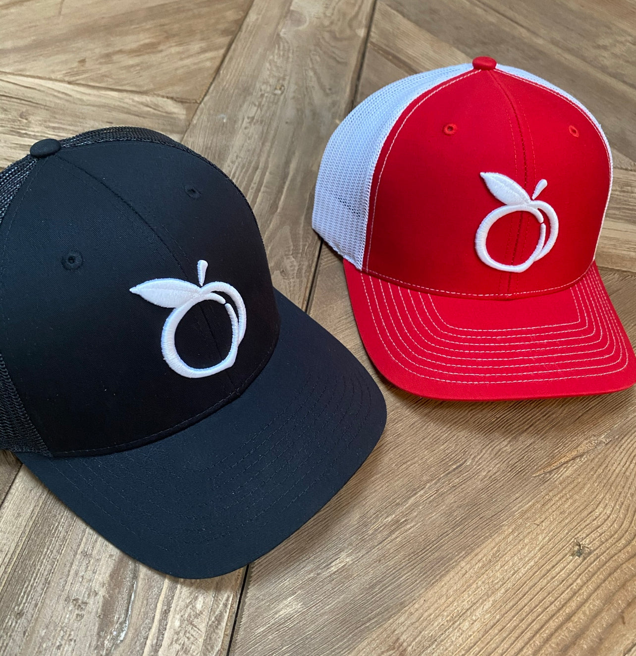 Peach - Trucker Hat Black / Black / Red